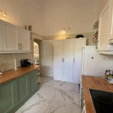 Charming 3-bed In Calahonda - Suiza Villa Sitio de Calahonda